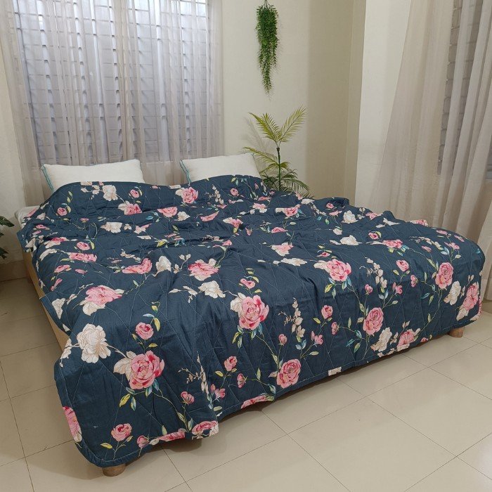 Midnight Royale Floral Signature AC Quilt — Crafted for Luxurious Living